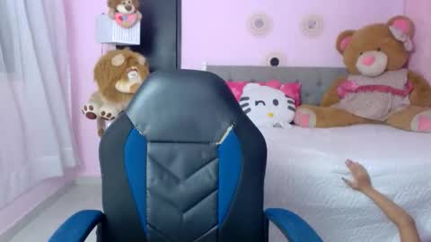 melany online show from December 19, 1:28 pm