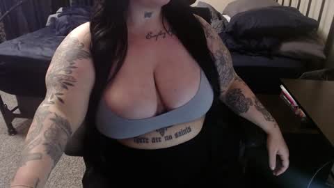 xorileyschembri online show from December 4, 3:20 am