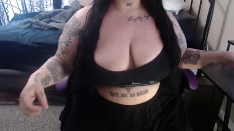 xorileyschembri online show from February 3, 11:36 pm