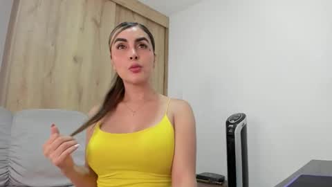 Hellen Sofia instagram hellen5546 online show from March 27, 2:40 pm