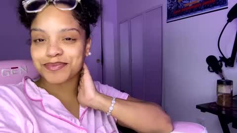 xStarGazingx online show from September 18, 7:01 am