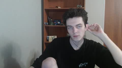 traqqq online show from November 19, 8:40 pm