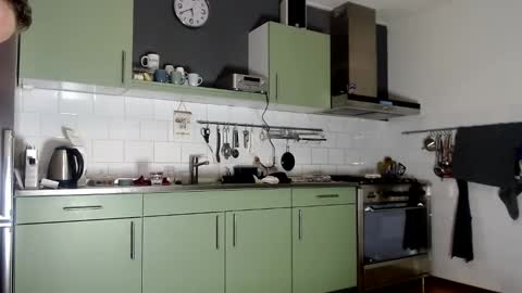 max online show from December 1, 4:32 pm