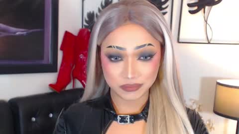 xxasian_goddessxx online show from July 17, 6:32 pm