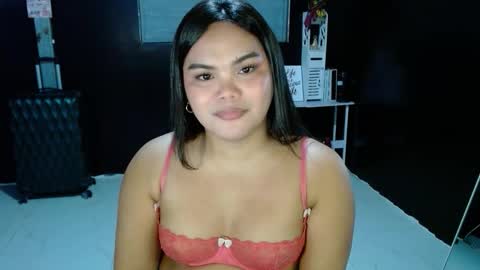 Kylie Smith online show from November 10, 2:31 pm