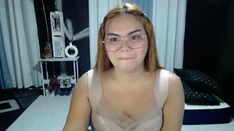 Kylie Smith online show from December 17, 11:28 am