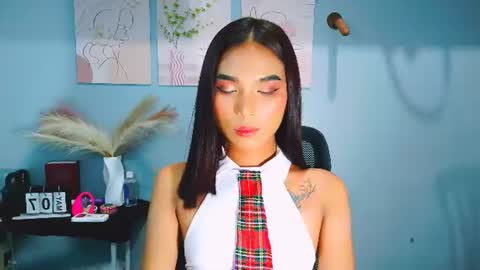 xxmiahot online show from June 9, 4:01 am