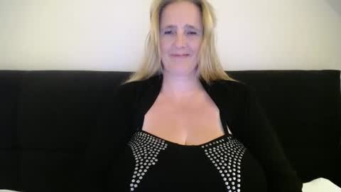 Nikkie online show from November 11, 8:11 pm