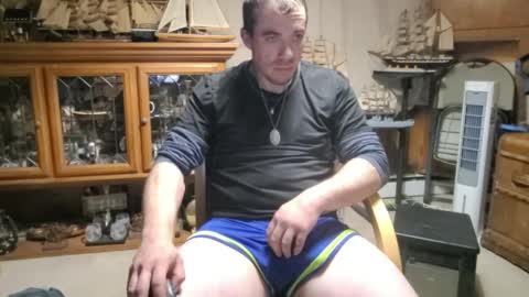 xxScubaStevexx online show from April 8, 5:10 am