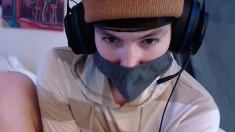 Snapshot of xxwhitefoxx chatting on October 17, 7:01 am David Fox online show from October 17, 7:01 am