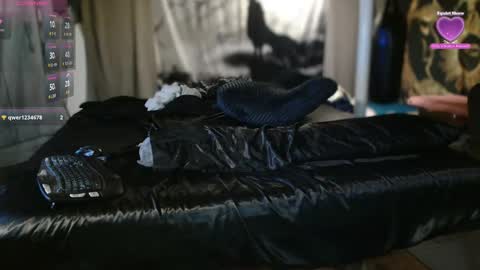 xxxjrstrokesxxx online show from November 19, 9:24 pm