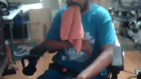 xxxonwheelz online show from April 10, 5:50 pm