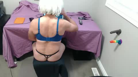 Snapshot of xxxxbrad chatting on October 2, 8:18 pm xxxxbrad online show from October 2, 8:18 pm