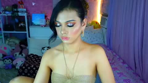 YANG AUDREY LONE online show from May 5, 2:07 am
