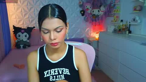 YANG AUDREY LONE online show from September 21, 7:51 pm