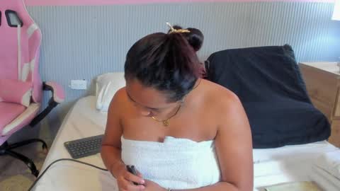 yeika_foxy online show from April 3, 11:28 am