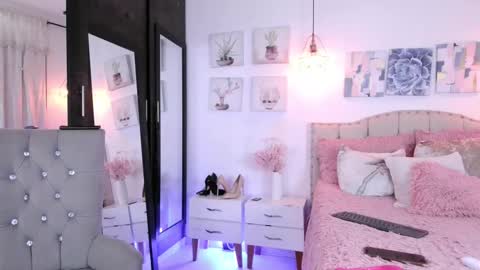 yellow_lily online show from February 25, 4:46 pm