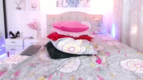 yellow_lily online show from March 4, 9:00 pm