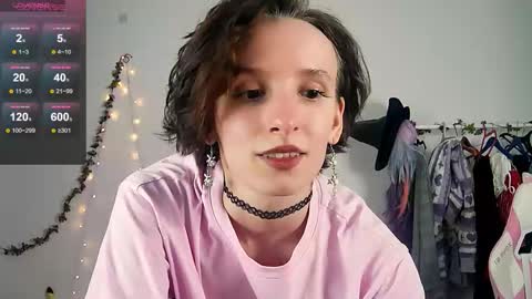 Snapshot of yellow_songbird chatting on October 5, 2:13 pm Liya online show from October 5, 2:13 pm