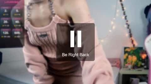 Snapshot of yellow_songbird chatting on September 19, 4:11 pm Liya online show from September 19, 4:11 pm