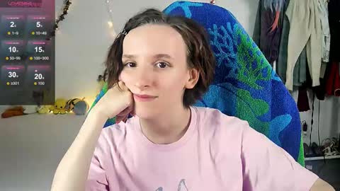 Snapshot of yellow_songbird chatting on October 31, 5:13 pm Liya online show from October 31, 5:13 pm