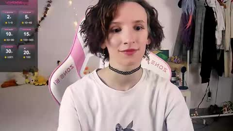 Snapshot of yellow_songbird chatting on October 30, 3:01 pm Liya online show from October 30, 3:01 pm