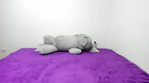 yenselonix online show from November 23, 5:49 am