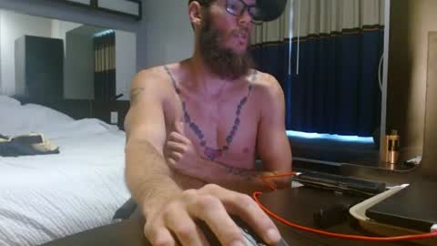yesdaddy94404 online show from June 22, 1:18 pm