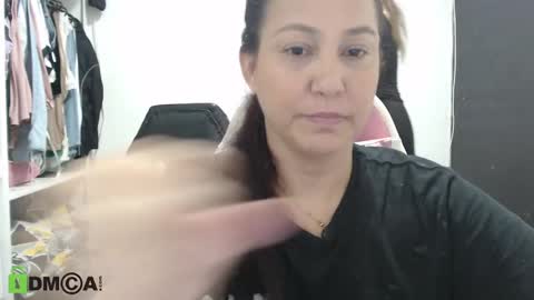 Snapshot of yessica_08 chatting on February 18, 3:21 am yessica and andres online show from February 18, 3:21 am
