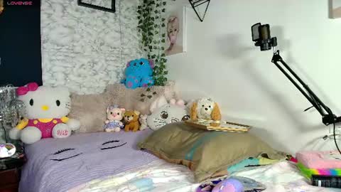 yiyii9 online show from June 25, 12:43 pm