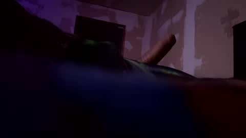 yngbull25 online show from September 9, 11:49 pm