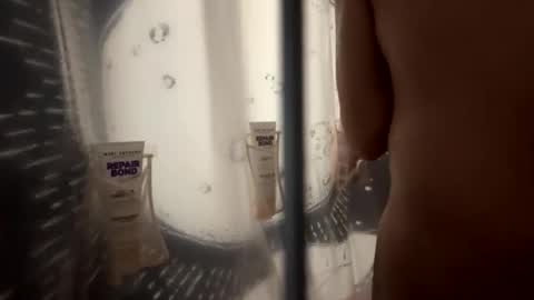 yngbull25 online show from October 2, 1:15 am