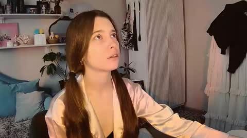 yoka_paradoxxx online show from May 14, 12:47 pm