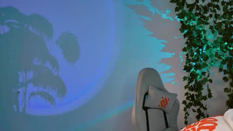 yoka_paradoxxx online show from September 22, 5:11 am