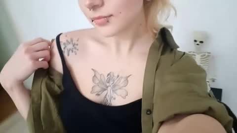 Lilly online show from December 5, 4:27 pm