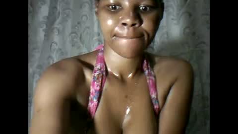 Snapshot of yoncexx25 chatting on March 11, 1:37 am amazingkellyxx online show from March 11, 1:37 am