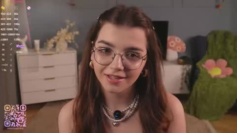 Elizabeth brunette -- Darline blonde  online show from November 27, 7:10 pm