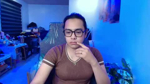 your_dreamgirlxxx69 online show from May 10, 11:05 am