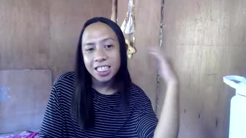 your_ghurlkalea16 online show from April 16, 7:19 am