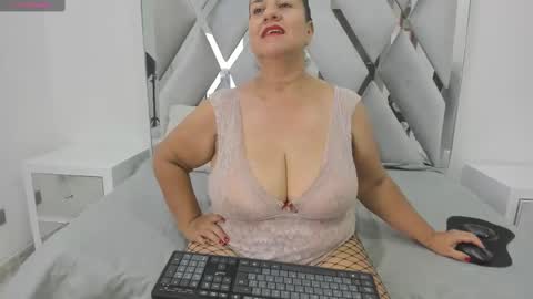 your_lady_milf online show from February 21, 6:26 pm