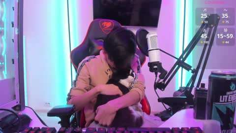 Han   online show from December 6, 9:51 pm