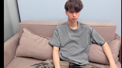 your_shy_guy online show from October 17, 2:26 am