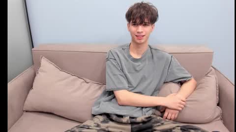 your_shy_guy online show from October 18, 2:38 am