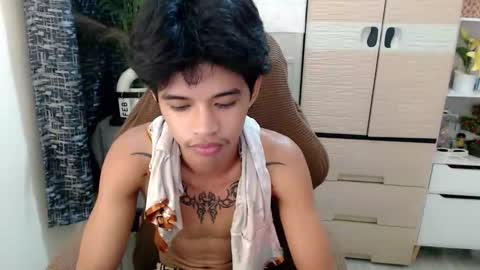 yourasian_eric online show from February 20, 8:11 pm