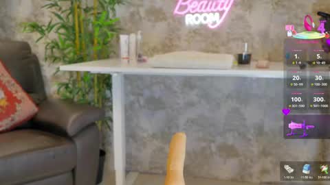 Anna online show from March 7, 8:09 pm