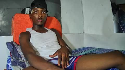 Yourdaddy2005 online show from April 13, 9:35 am