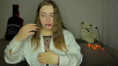 yourgem__ online show from February 24, 5:09 pm