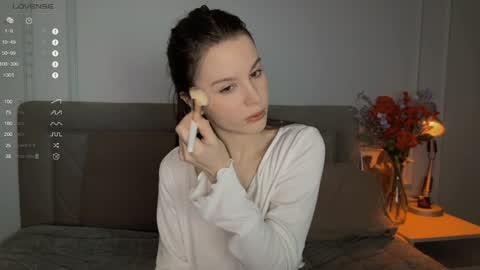 Snapshot of yourher0in chatting on February 2, 11:29 am Aida online show from February 2, 11:29 am