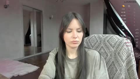 Snapshot of yourher0in chatting on October 2, 10:25 am Aida online show from October 2, 10:25 am