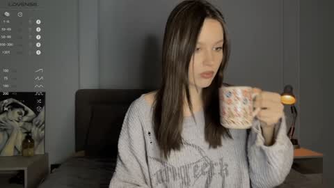 Snapshot of yourher0in chatting on February 5, 12:49 pm Aida online show from February 5, 12:49 pm